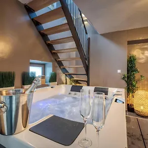 50 Nuances D'amour - Jacuzzi / Massage / Cinema Moirans