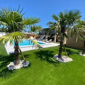 Avec Piscine Commune Grieges